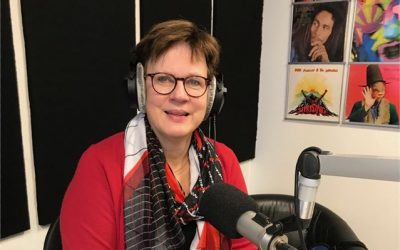 Directeur Edith van den Berg live op de radio